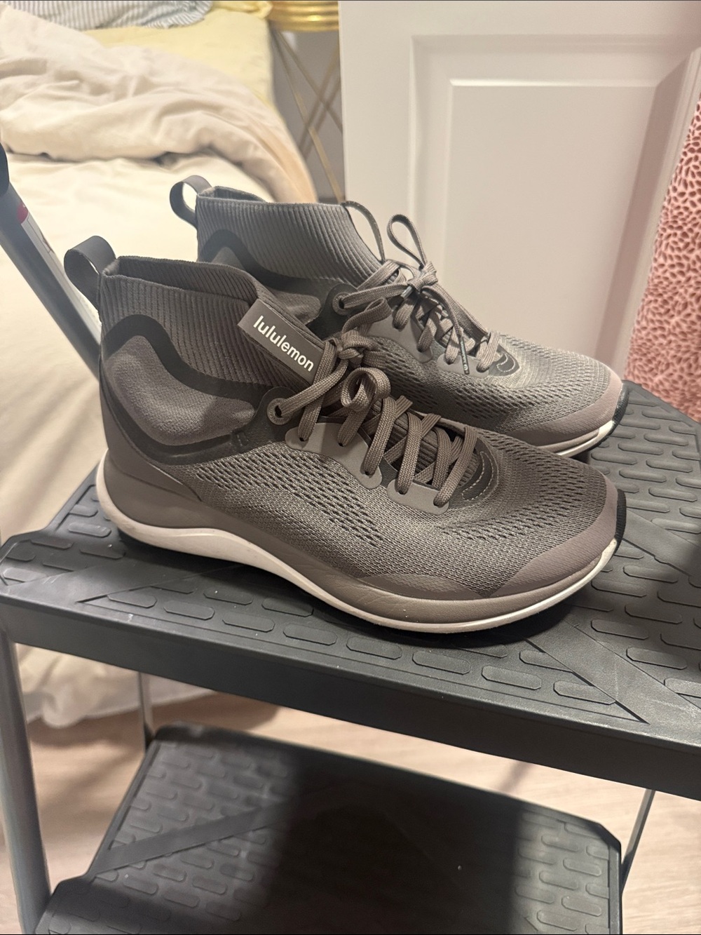 lululemon athletica Women's Chargefeel Mid Workout Shoe